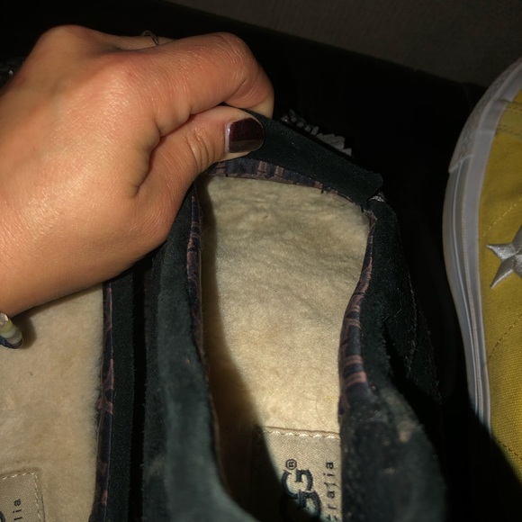 new UGG moccasins sheepskin size 7 black - Picture 9 of 11